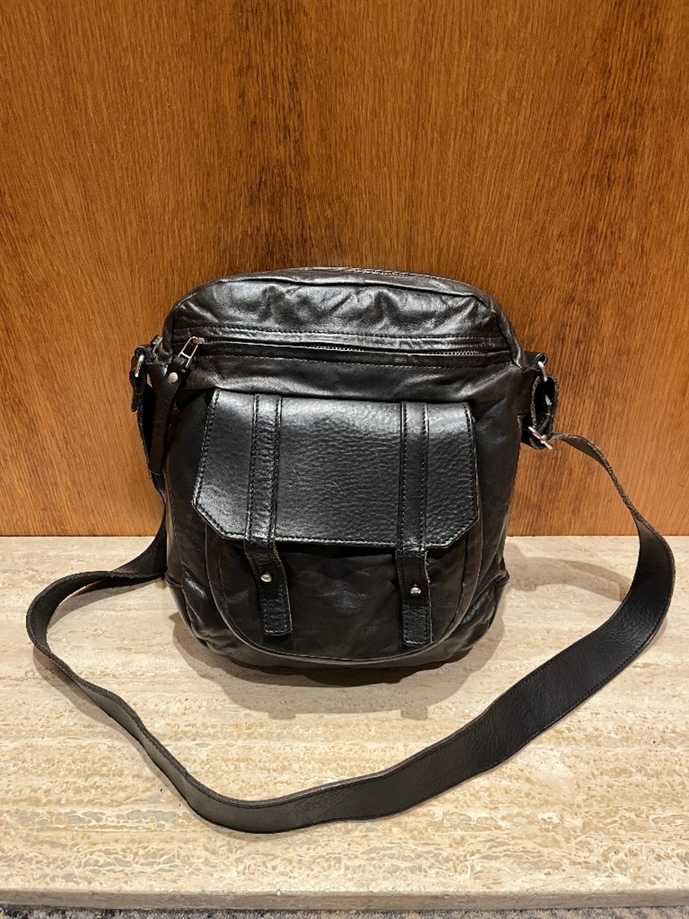 M0851 Multi-pocket messenger bag  black leather *IMPECCABLE!